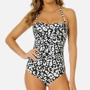 Stylish Black and White Women's Swimsuit